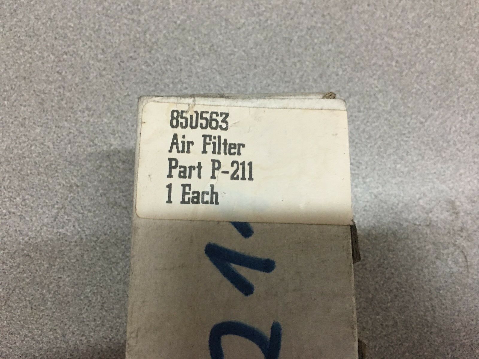 NEW IN BOX AIR FILTER 850563
