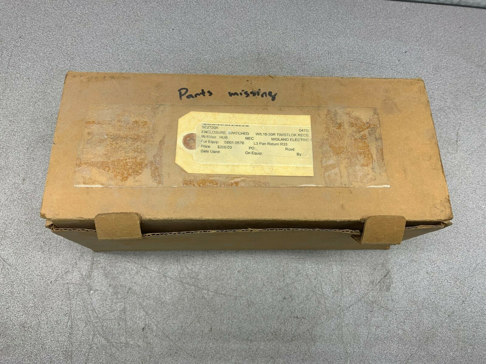 NEW IN BOX HUBBELL SWITCHED ENCLOSURE TWIST-LOCK SE2720A