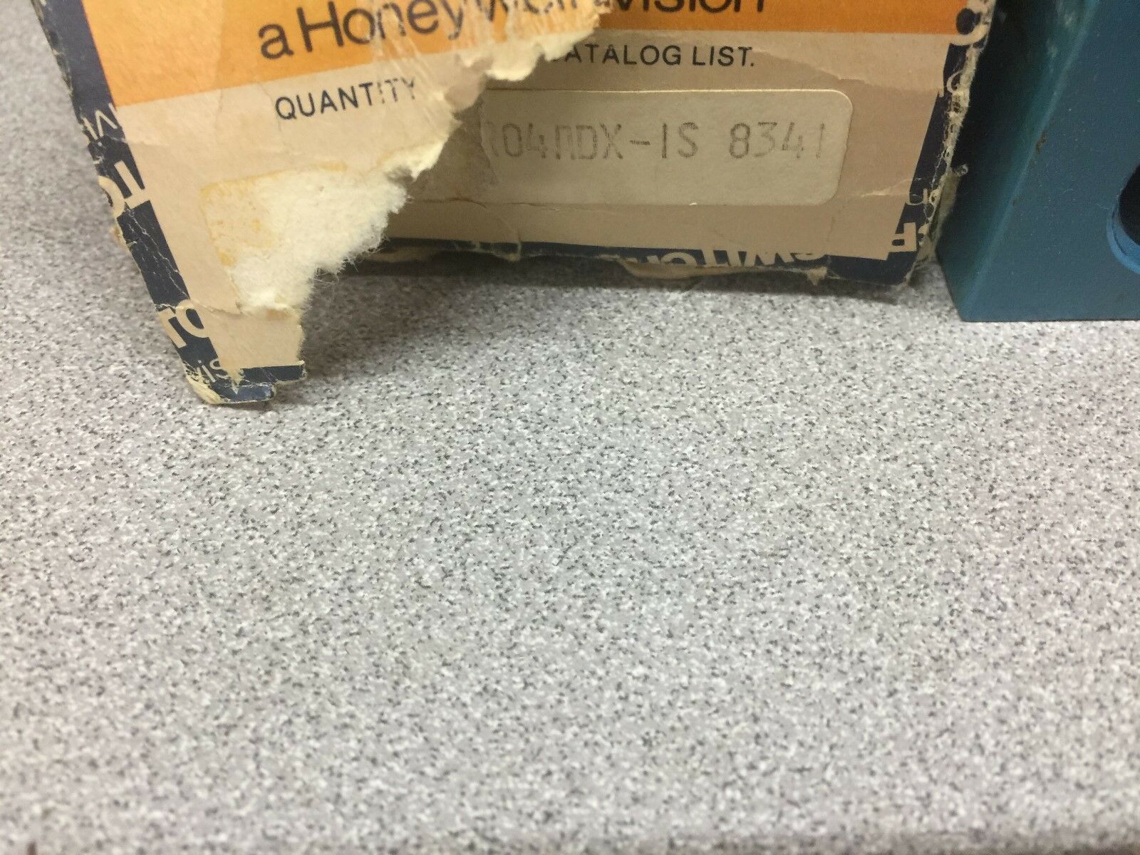 NEW IN BOX HONEYWELL PHOTOELECTRIC SENSOR WITH ON/OFF DELAY FE-LPR04ADX-1S