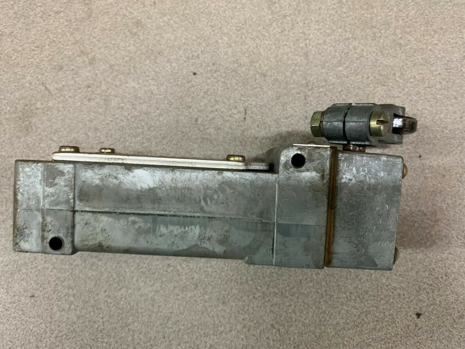 NEW NO BOX GE LIMIT SWITCH CR9440-D2BB