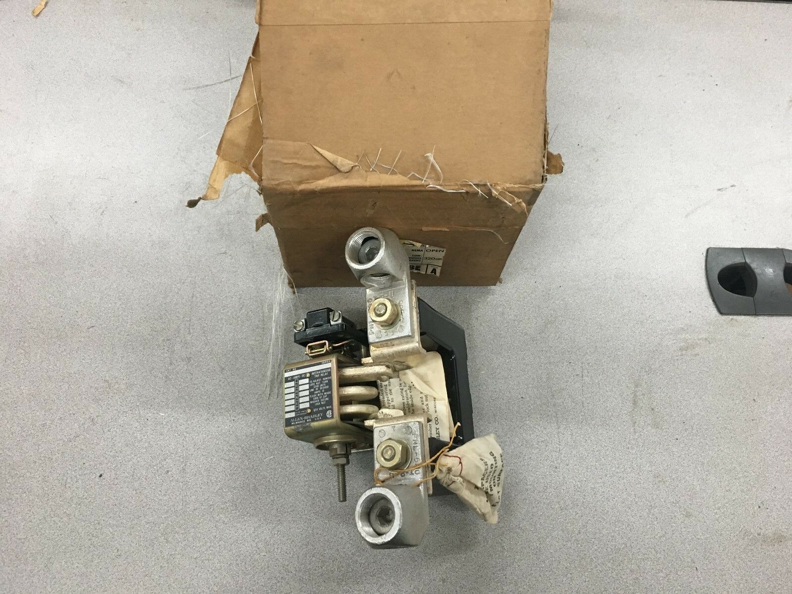 NEW IN BOX ALLEN-BRADLEY INSTANTANEOUS TRIP CURRENT RELAY 809-A28E SERIES A