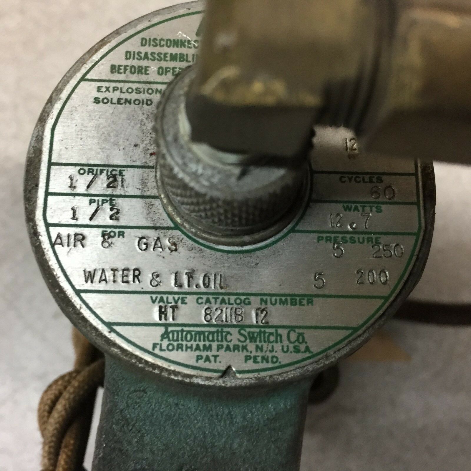 NEW NO BOX ASCO 1/2NPT 5-250PSI 120VAC SOLENOID VALVE HT 8211B 12