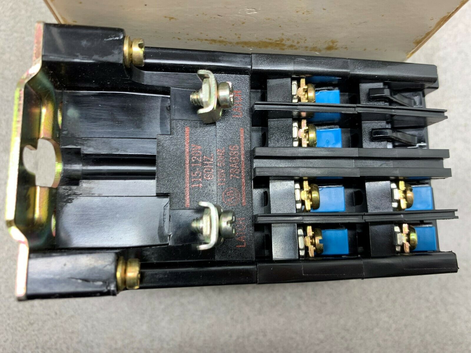 NEW IN BOX ALLEN BRADLEY RELAY 700-RM600A1