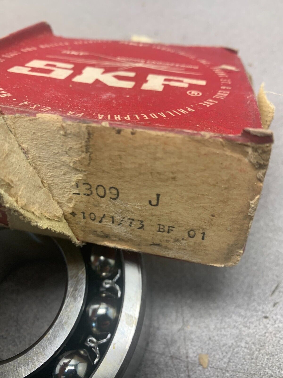 NEW IN BOX SKF ROLLER BEARING 2309 J (NEW OLD STOCK)