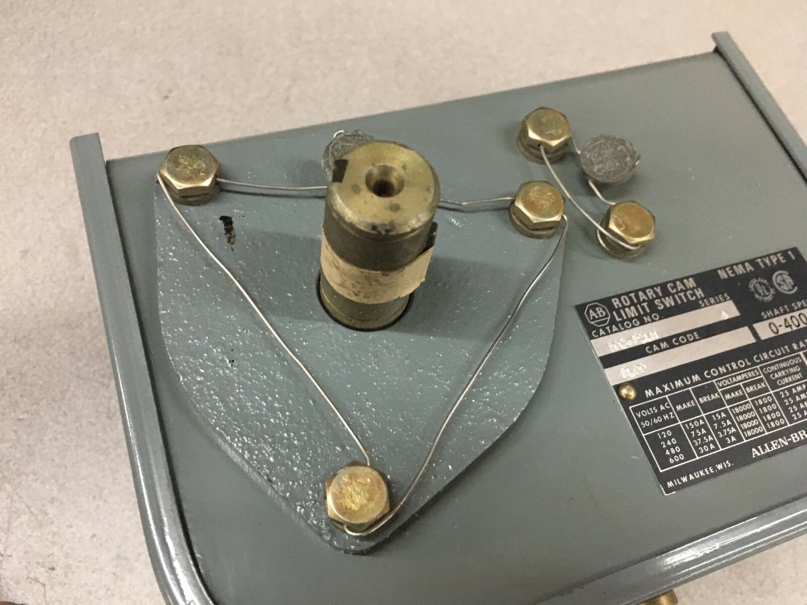 NEW NO BOX ALLEN-BRADLEY 0-400RPM ROTARY CAM LIMIT SWITCH 803-P2LH SERIES A