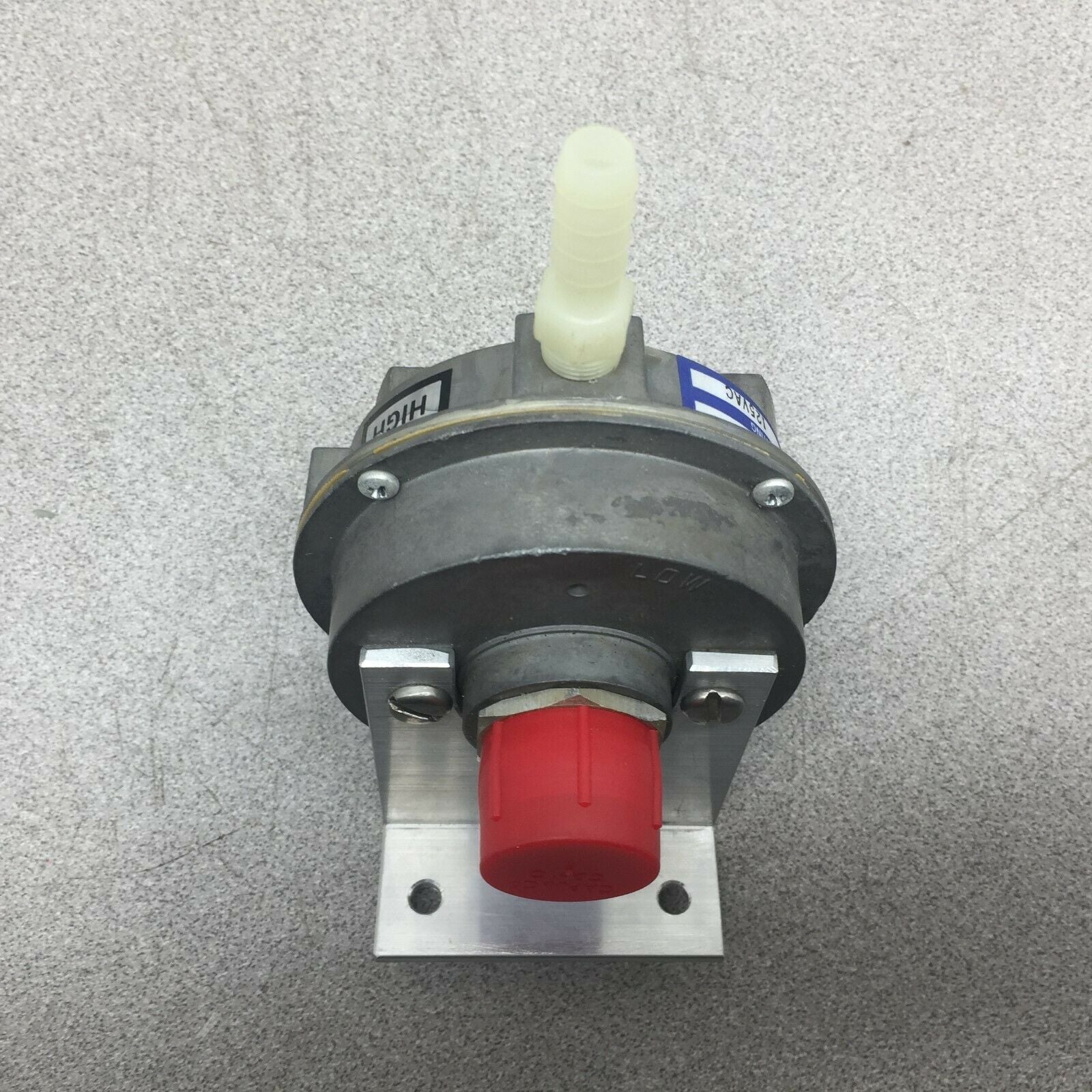 NEW NO BOX BEC CONTROLS 125VAC 15AMP 2-22WC PRESSURE CONTROL SWITCH R70-9-G