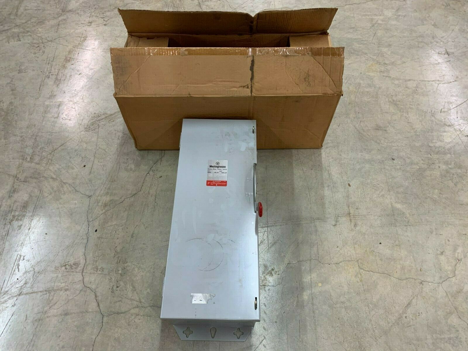 NEW INBOX WESTINGHOUSE 100AMP 240VOLT HEAVY DUTY SAFETY SWITCH HFN323