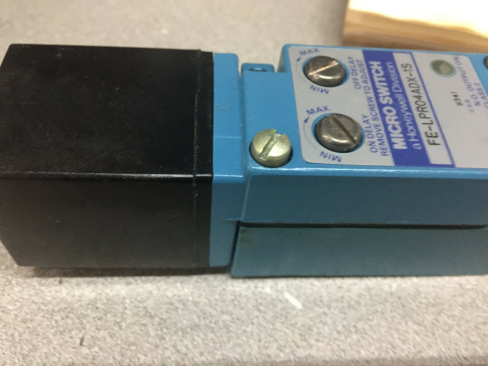 NEW IN BOX HONEYWELL PHOTOELECTRIC SENSOR WITH ON/OFF DELAY FE-LPR04ADX-1S