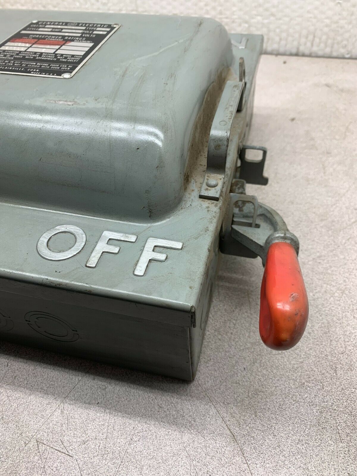 NEW NO BOX GENERAL ELECTRIC 2 POLE 60AMP 600V. DISCONNECT SWITCH TC36262