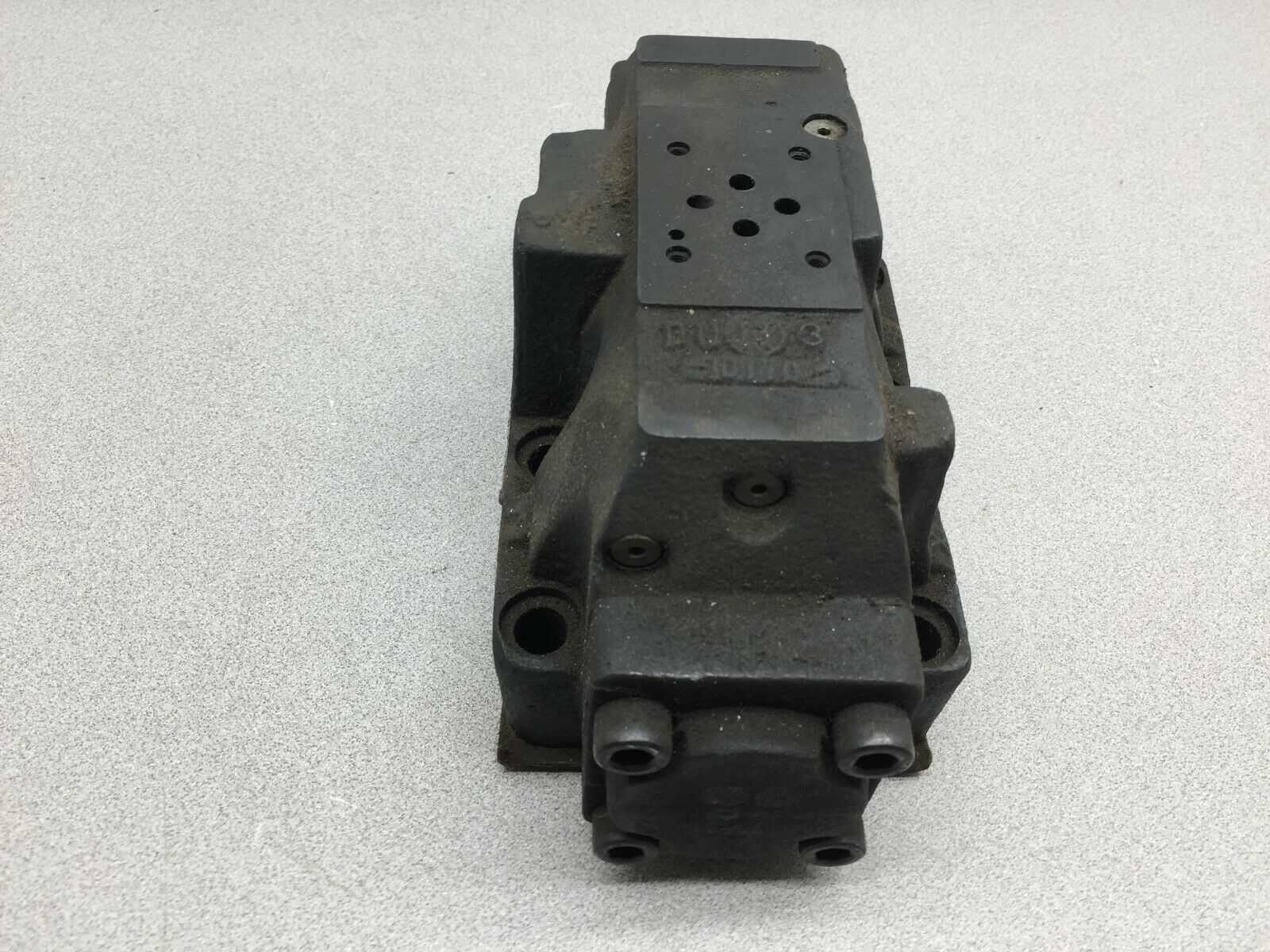 NEW NO BOX VICKERS DIRECTIONAL CONTROL VALVE DG5S-8-2A-T-M-FW-B5-30