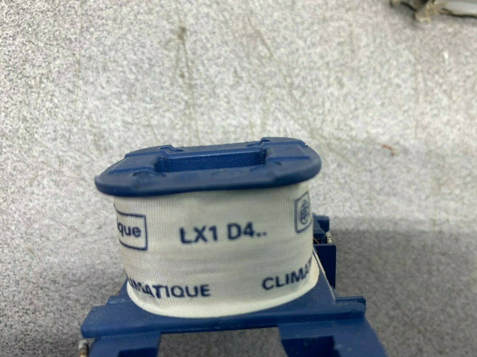 NEW IN BOX TELEMECANIQUE 277V COIL LX1 D4W6