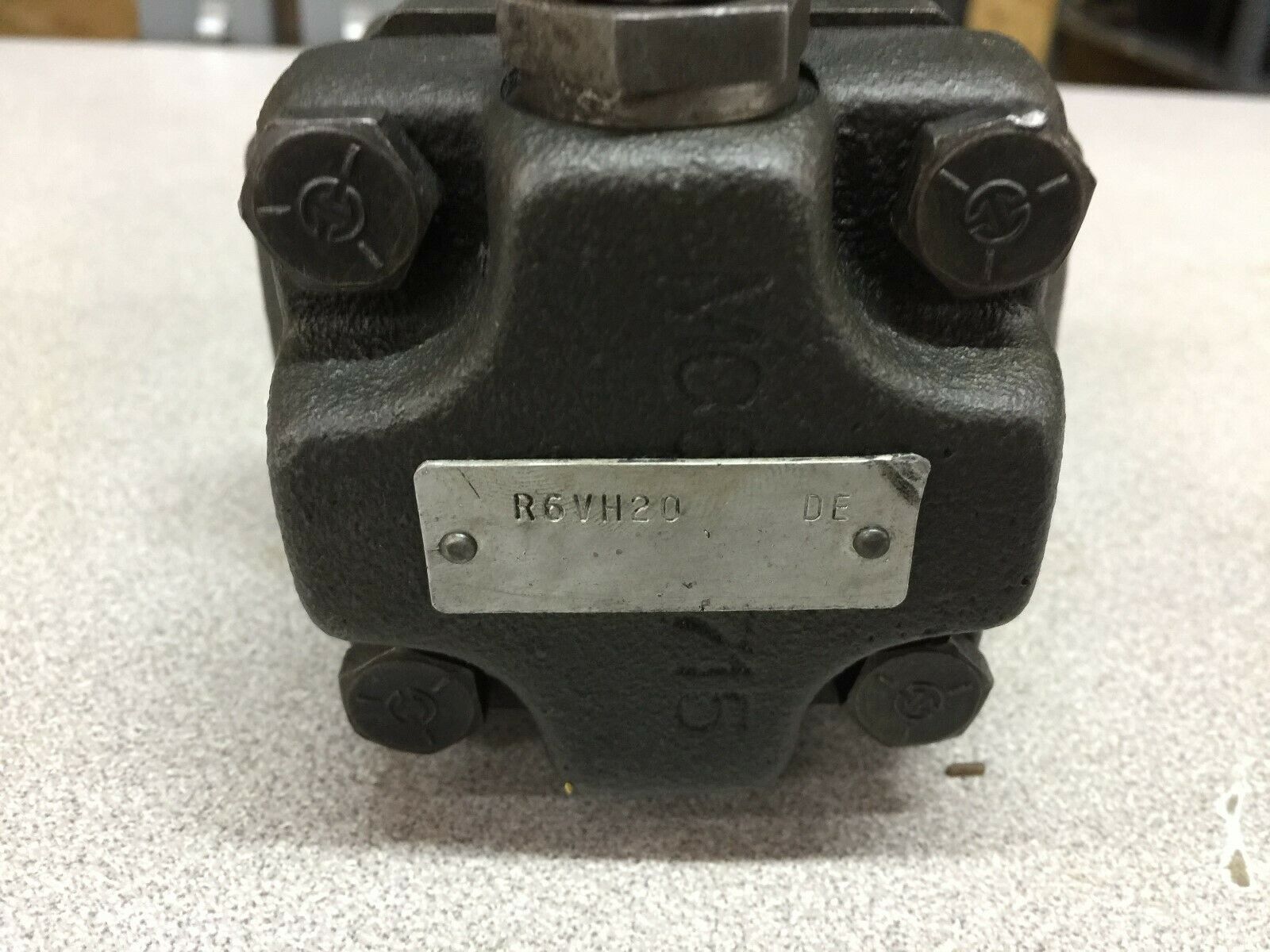 NEW NO BOX PARKER DIRECTIONAL CONTROL VALVE R6VH20 DE