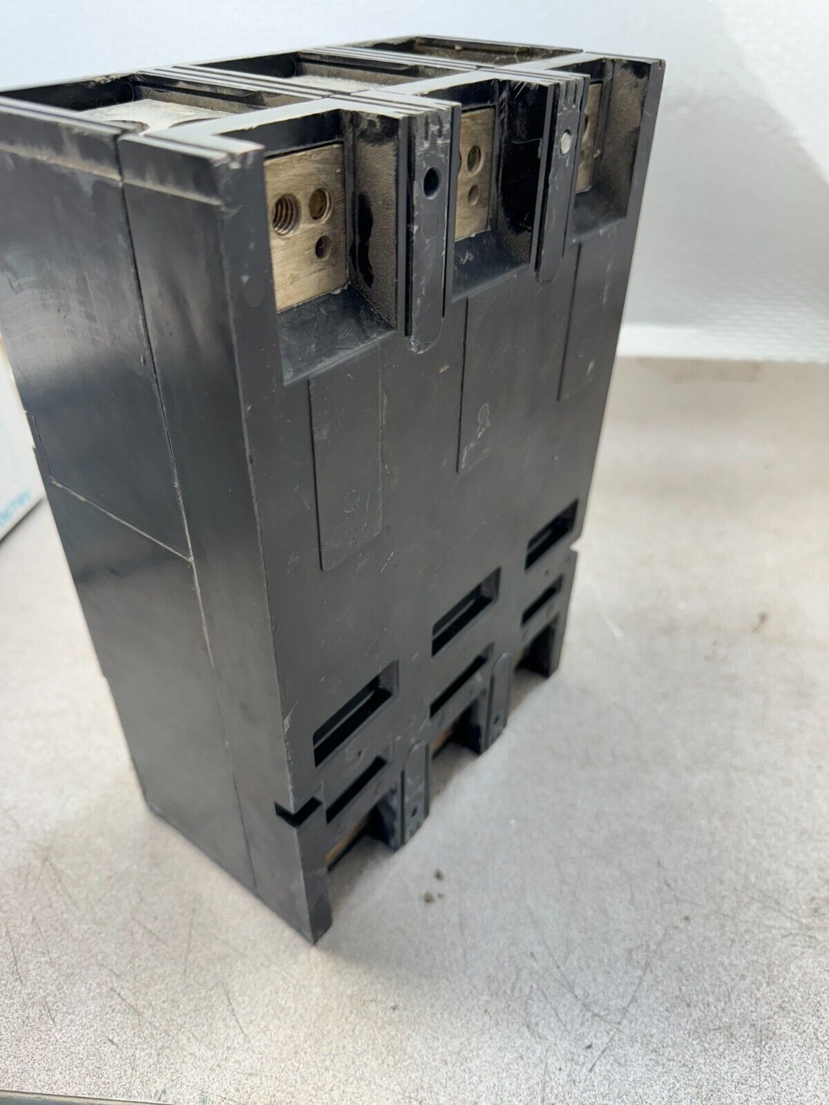 USED SIEMENS I-T-E 3 POLE 600AMP CIRCUIT BREAKER LJ63B600