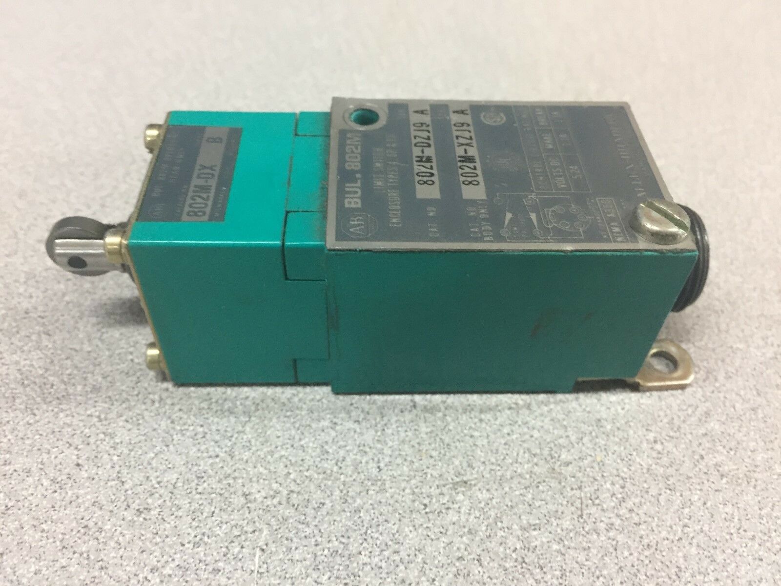 NEW NO BOX ALLEN BRADLEY LIMIT SWITCH 802M-DZJ9