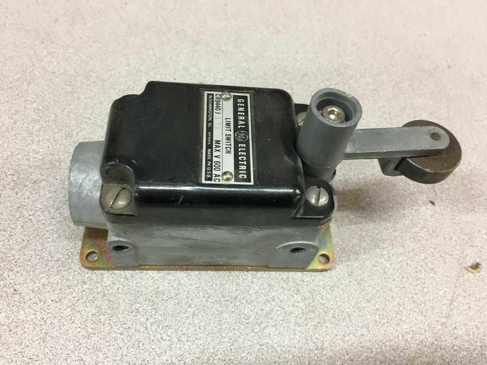 NEW NO BOX GE LIMIT SWITCH CR9440 J1A1