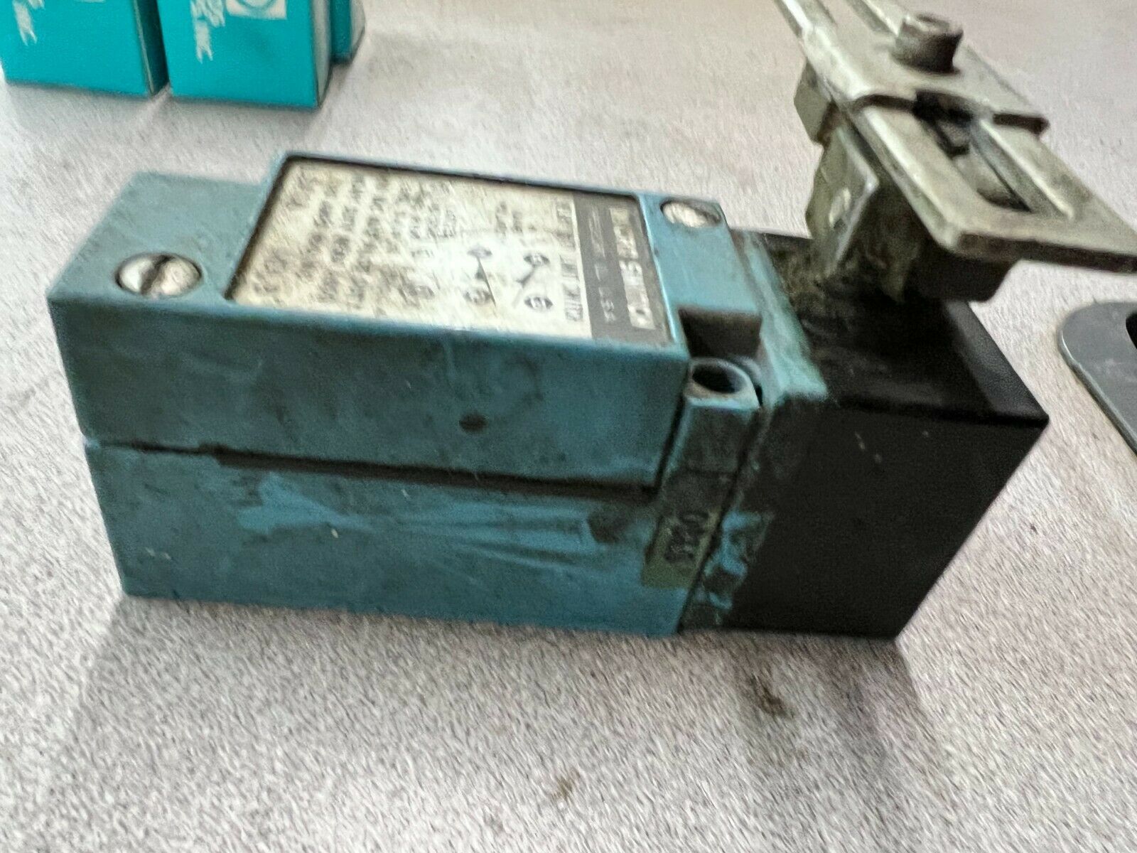 USED MICRO LIMIT SWITCH LSA1A