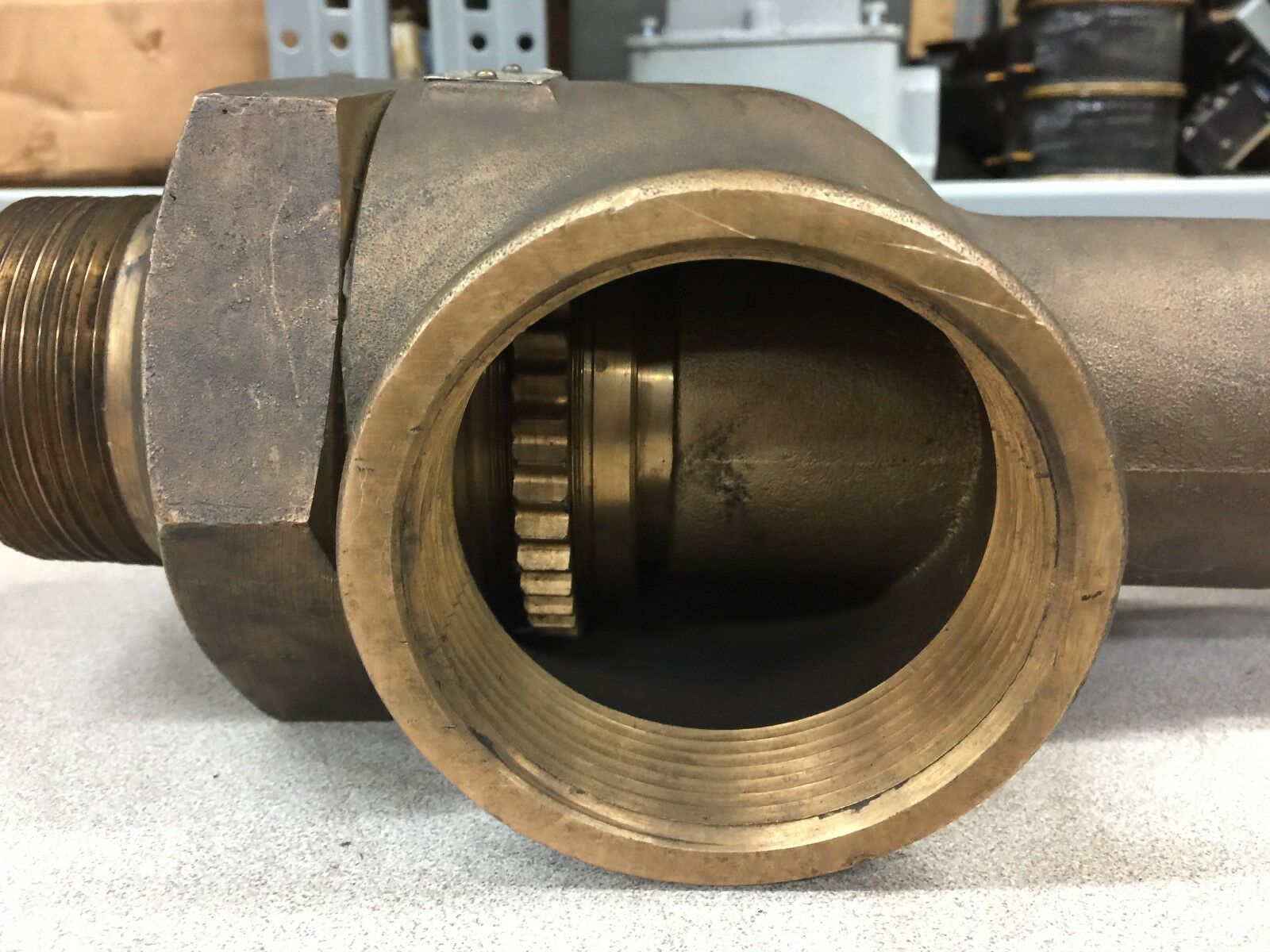 NEW NO BOX LUNKENHEIMER 2-1/2" 1144CU FT PER MIN VALVE 1227