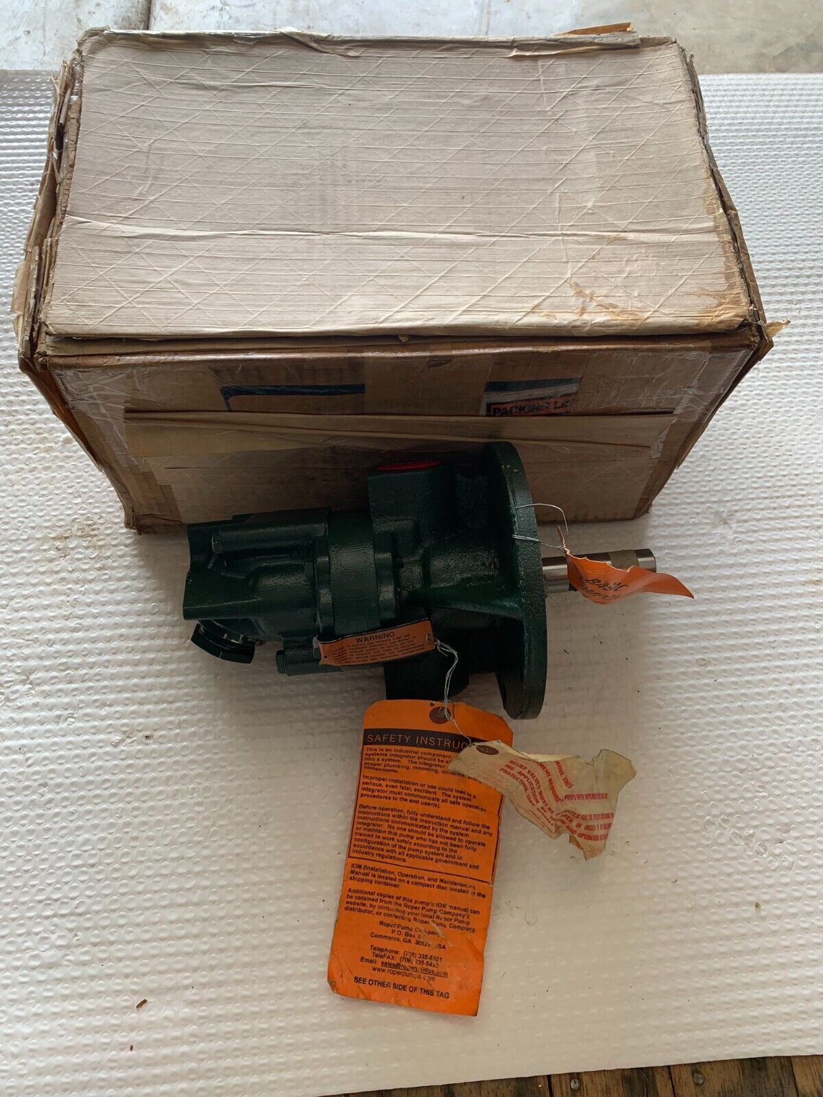 NEW ROPER HYDRAULIC GEAR PUMP 1-1/4" NPT PORTS 18AM08