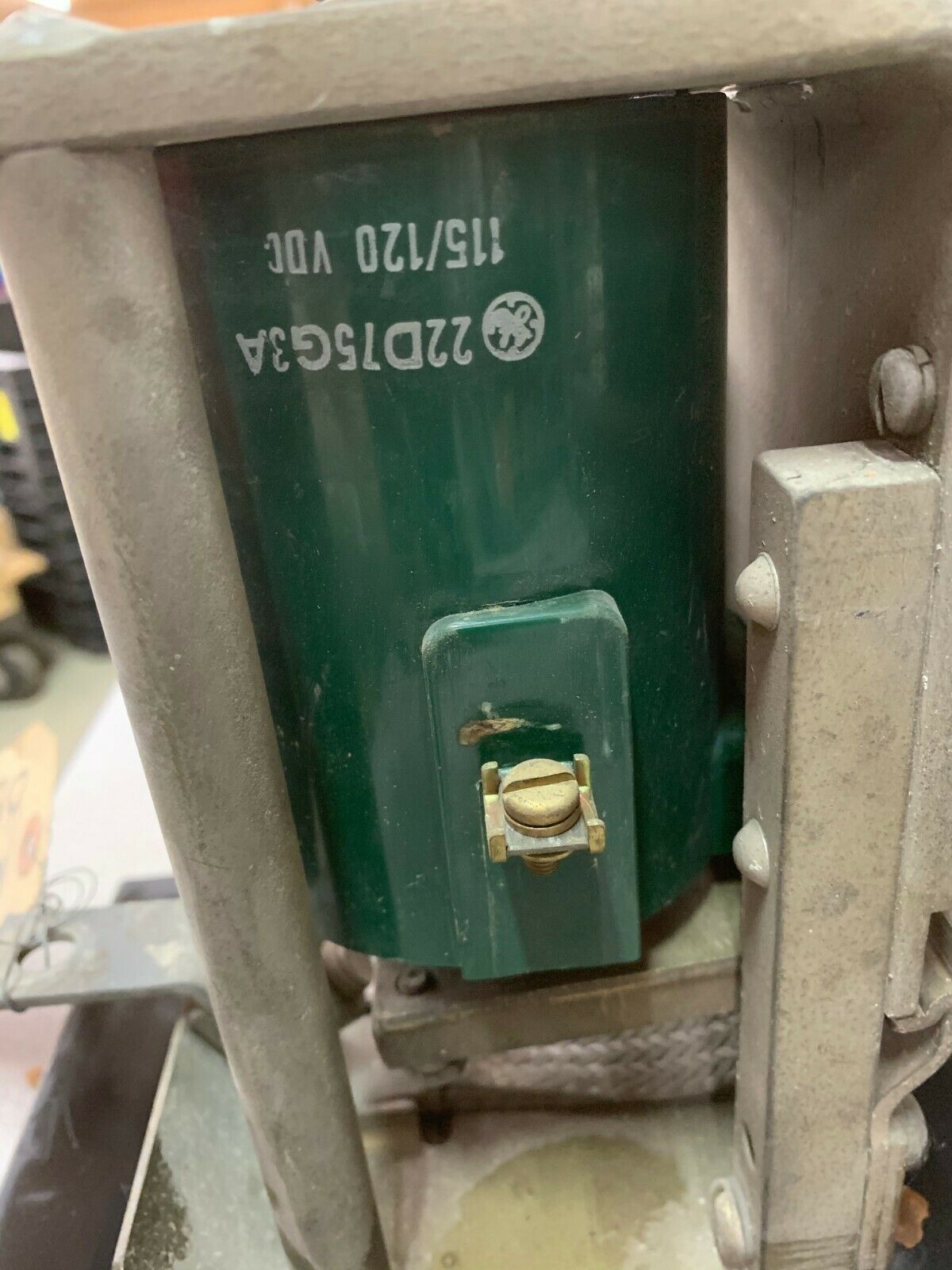 NEW NO BOX GENERAL ELECTRIC DC CONTACTOR IC2800 Y102AB3 WITH 22D75G3A COIL