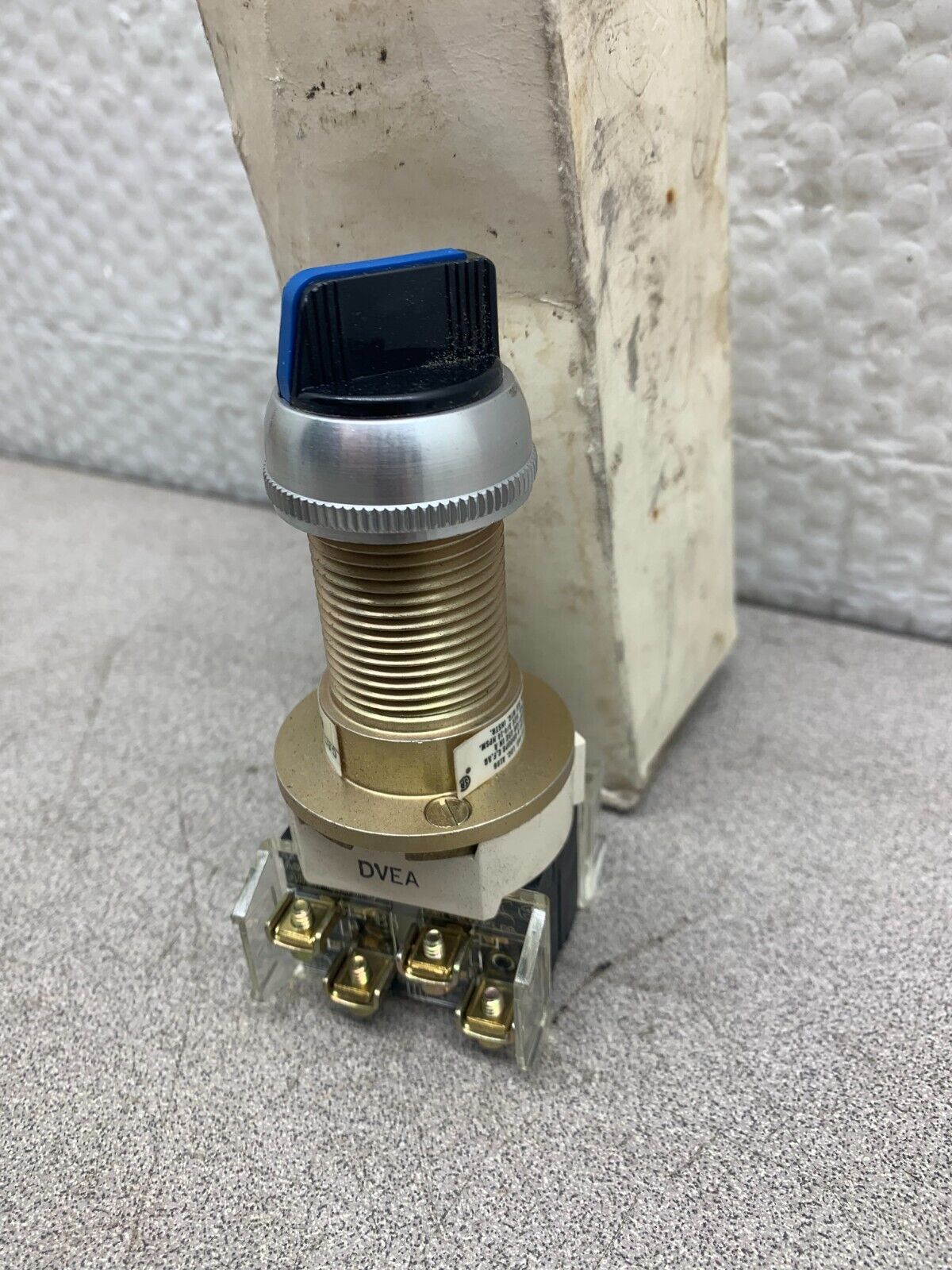 NEW IN BOX ALLEN-BRADLEY 2 POS. SELECTOR SWITCH 800H-HPC2KB6AAXX SERIES C