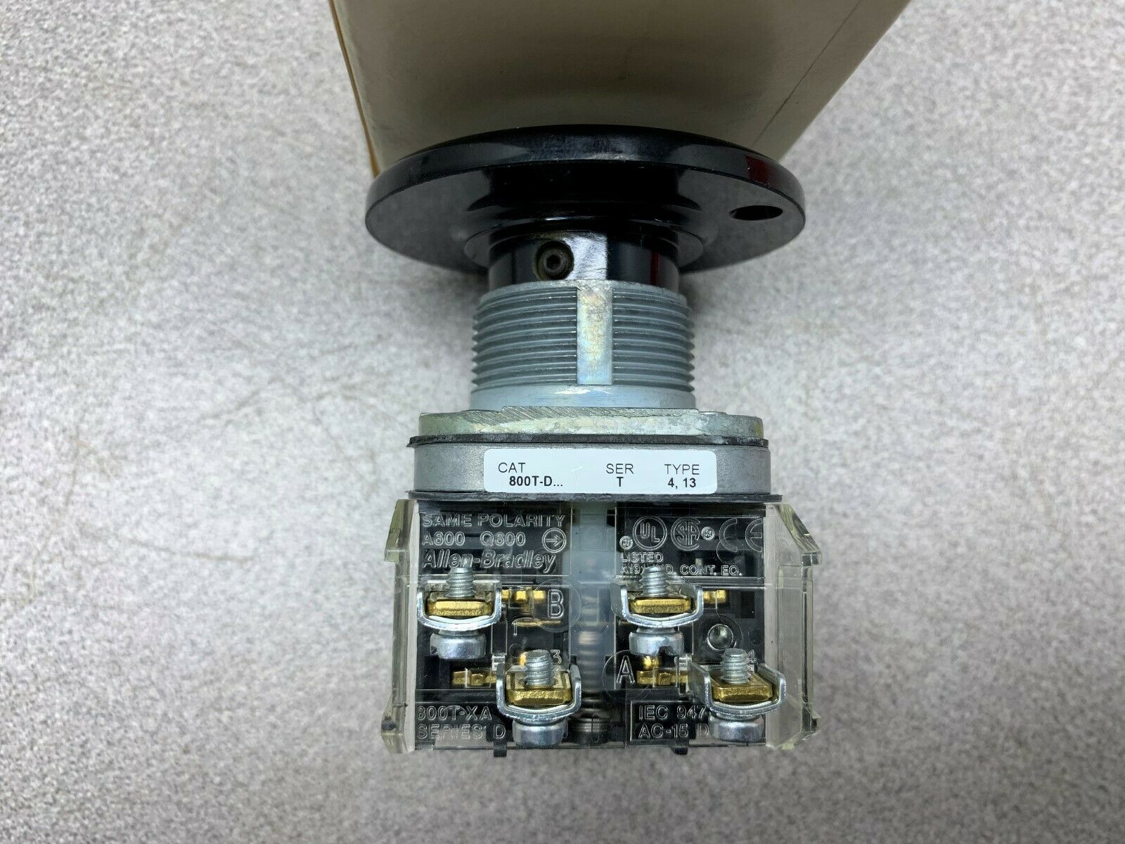 NEW IN BOX ALLEN BRADLEY PUSHBUTTON 800T-D2JB SERIES T