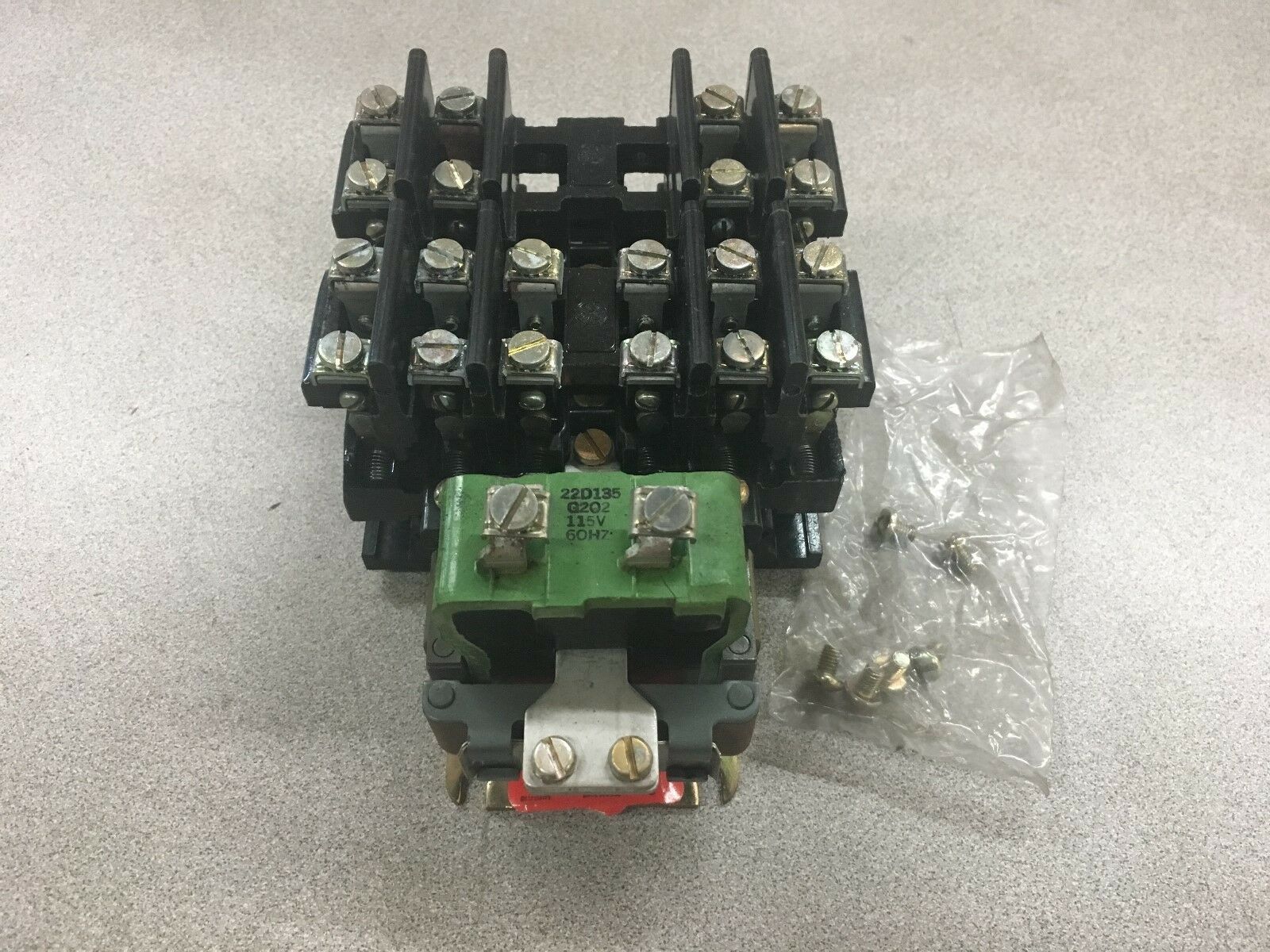 NEW NO BOX GENERAL ELECTRIC RELAY CR2810A14EV