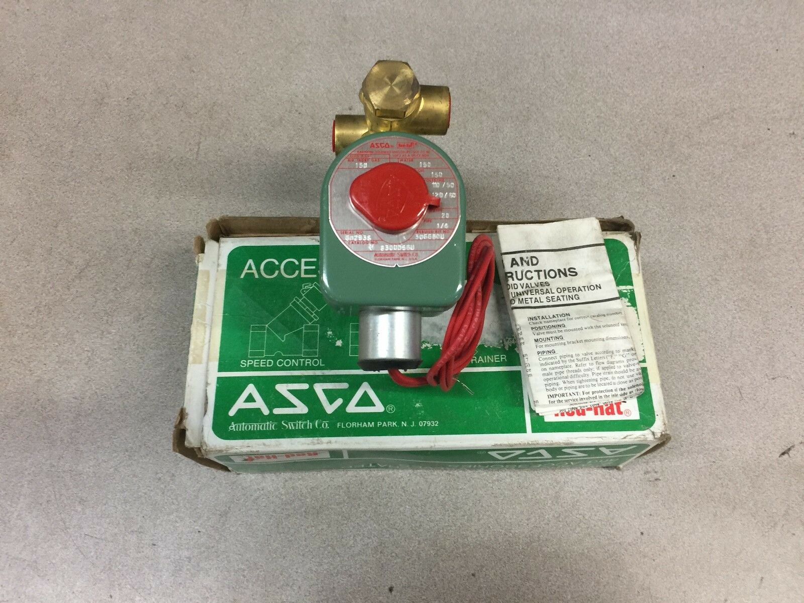 NEW IN BOX ASCO 1/4"NPT 120VAC 150PSIG SOLENOID VALVE T 8300D58U