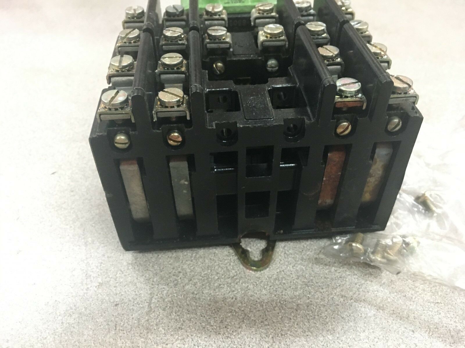 NEW NO BOX GENERAL ELECTRIC RELAY CR2810A14EV