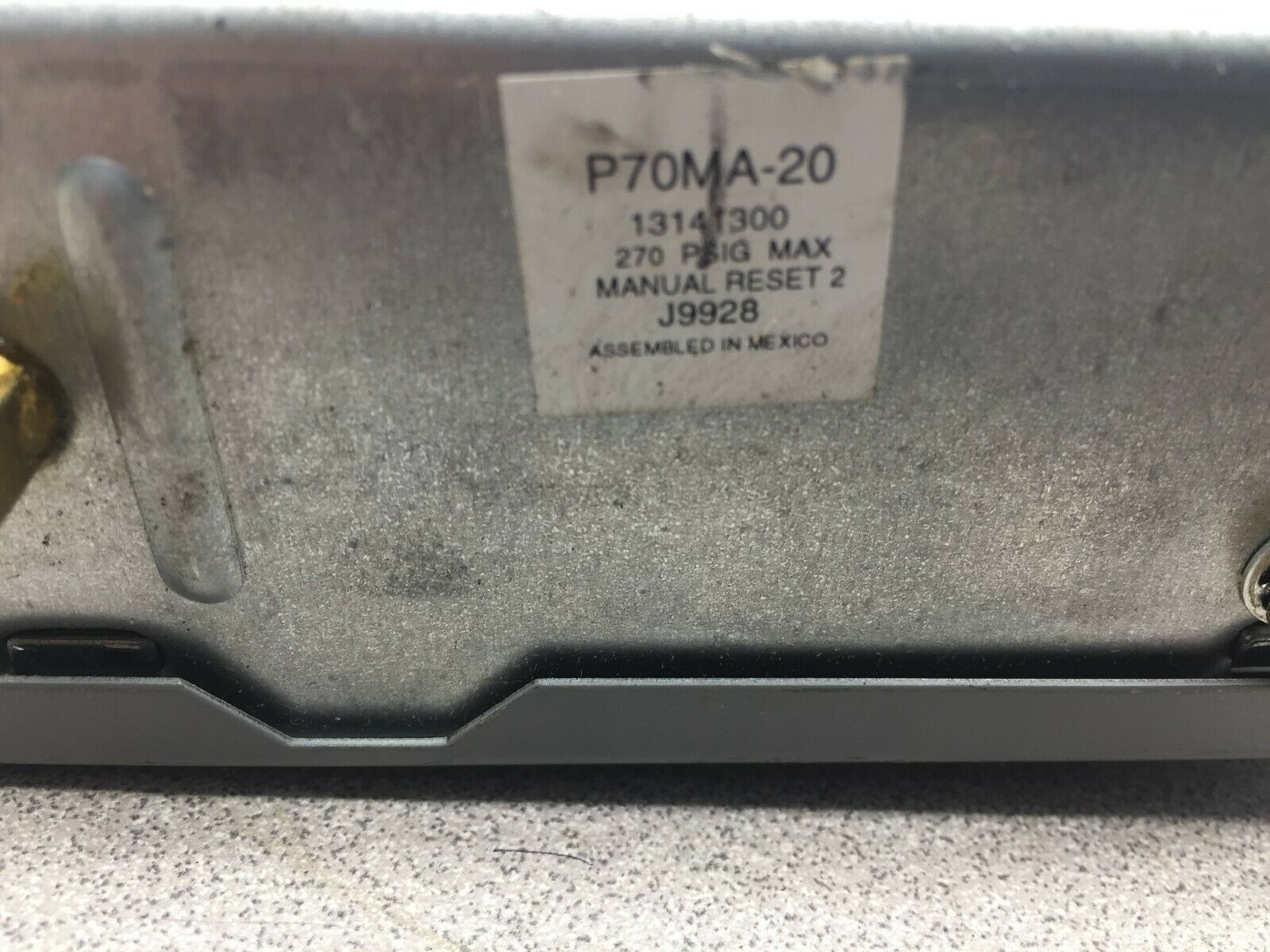 NEW NO BOX JOHNSON CONTROLS PENN 270 PSIG MAX MANUAL RESET PRESSURE SWITCH P70MA