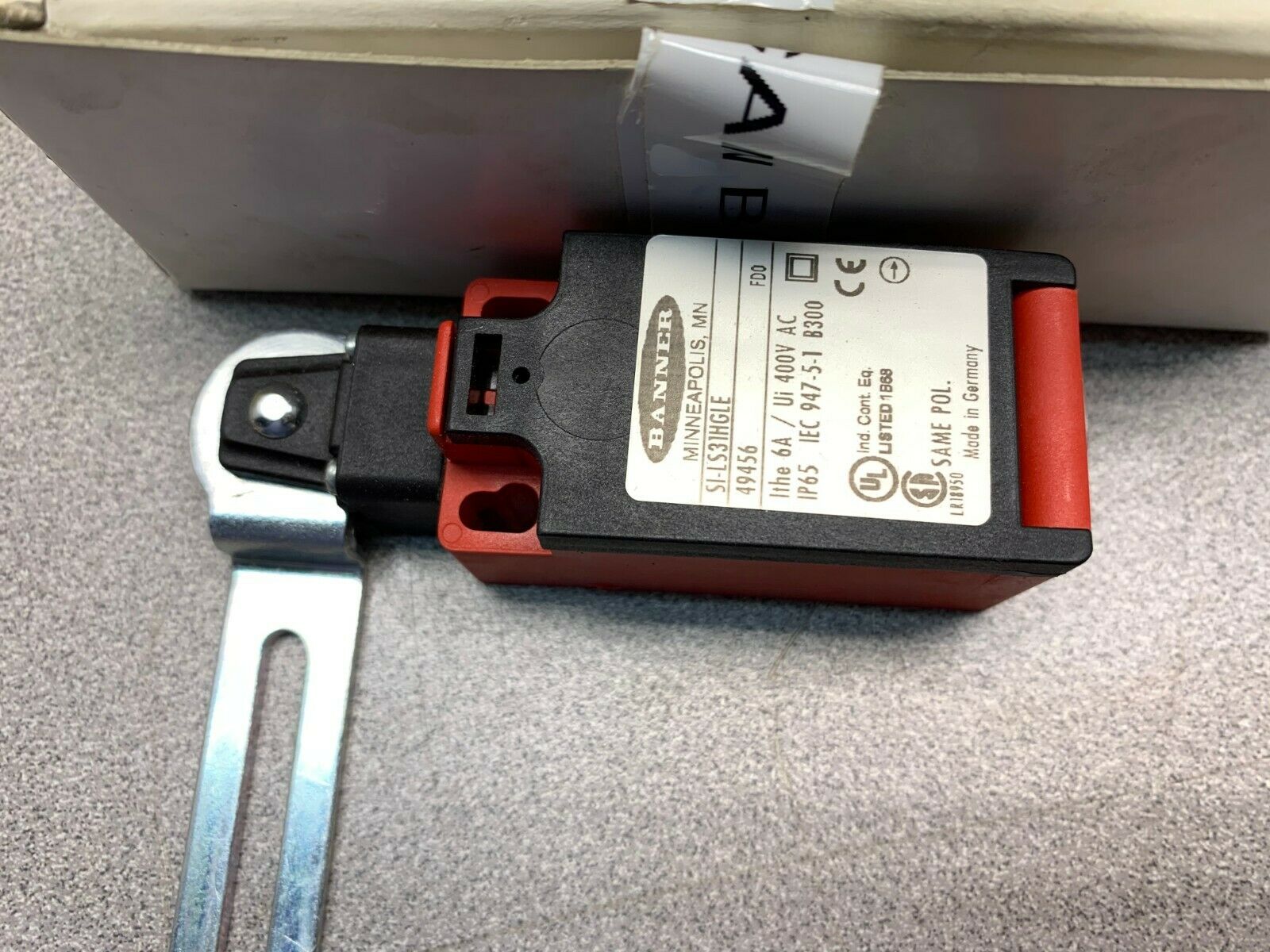 NEW IN BOX BANNER SWITCH SI-LS31HGLE