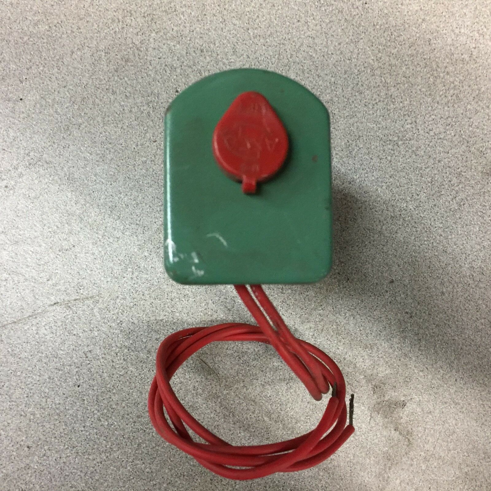 NEW NO BOX ASCO 1/4NPT 40PSI 120VAC SOLENOID VALVE 8320A85