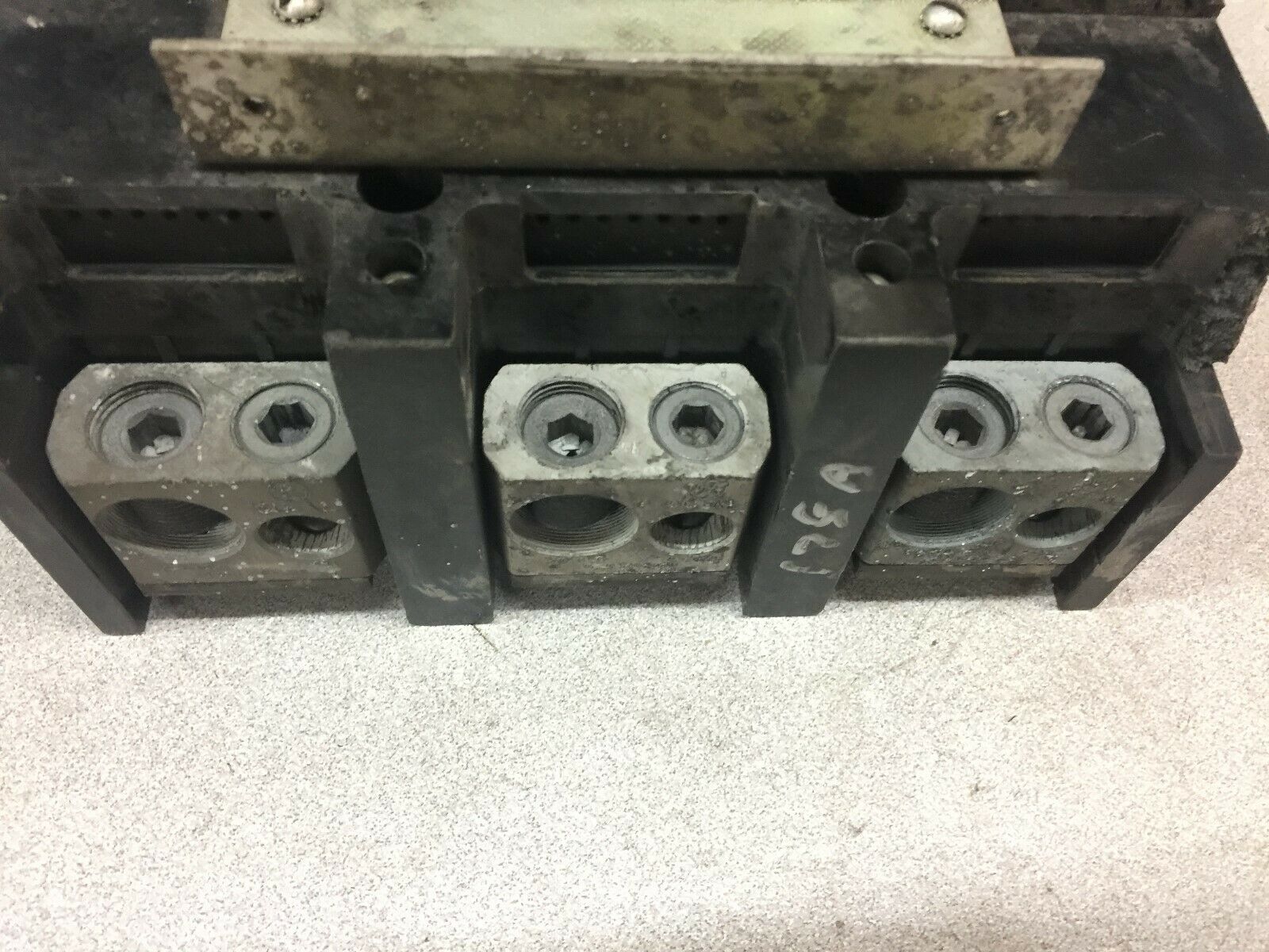 USED GE 300AMP 3POLE 600VAC 900-3000 INSTANTAINOUS TRIP TJJ436300