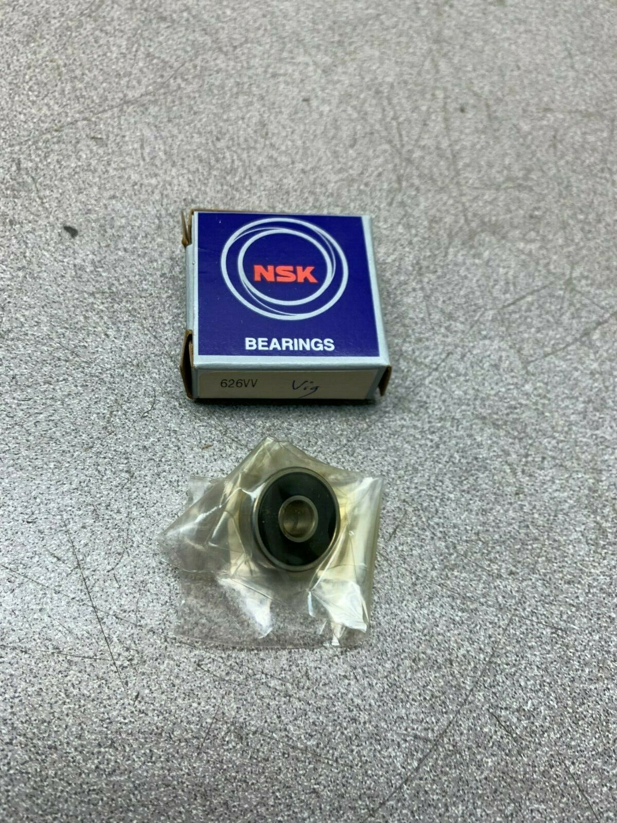 NEW IN BOX NSK BALL BEARING 626VV