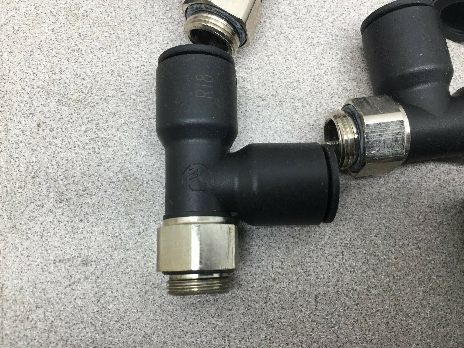 NEW NO BOX LOT OF 12 LEGRIS 14MM TEE 3/8 BSP 3193-14-11