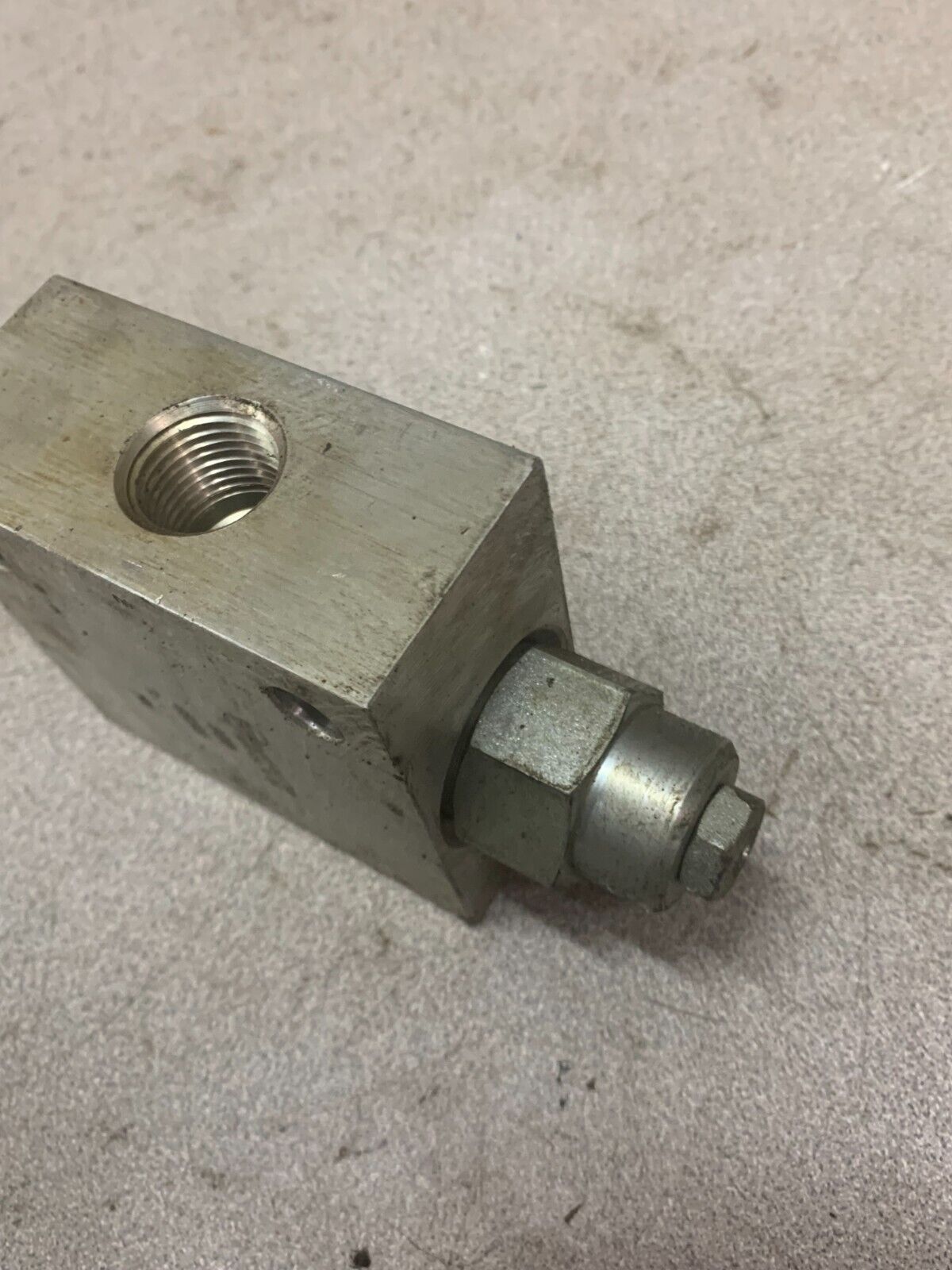 NEW NO BOX SUN HYDRAULICS BCC 8HE8 MANIFOLD