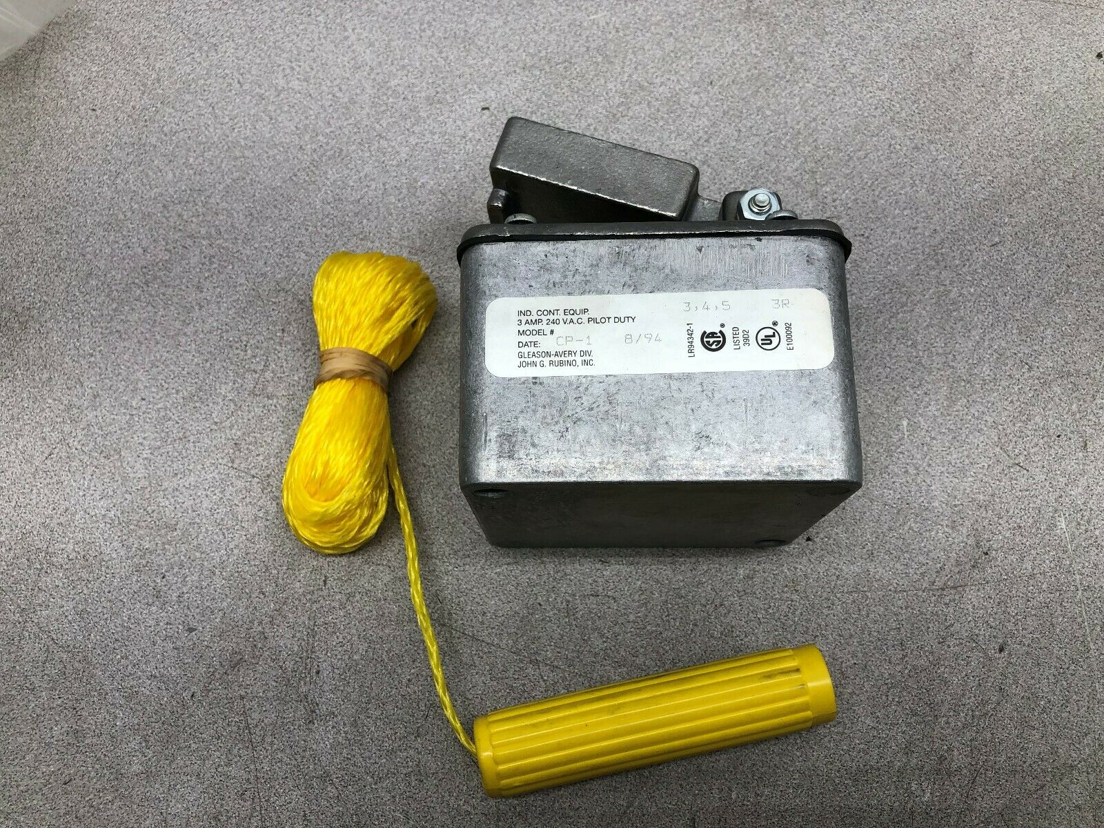 NEW NO BOX GLEASON PILOT DUTY 240 VAC PULL SWITCH CP-1