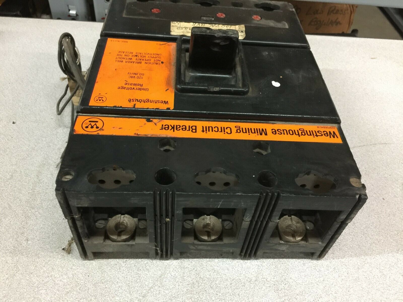 USED WESTINGHOUSE 250AMP 3POLE 600VAC 120VAC UVR 1000-2000TRIP BREAKER LAM3250