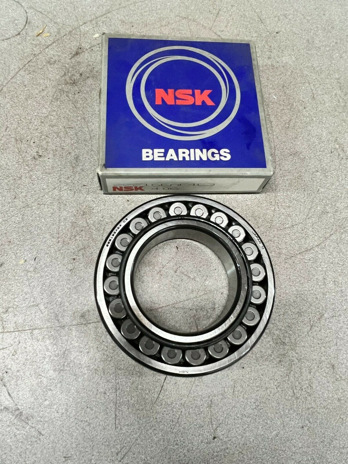 NEW IN BOX NSK ROLLER BEARING 22216EAE4C3