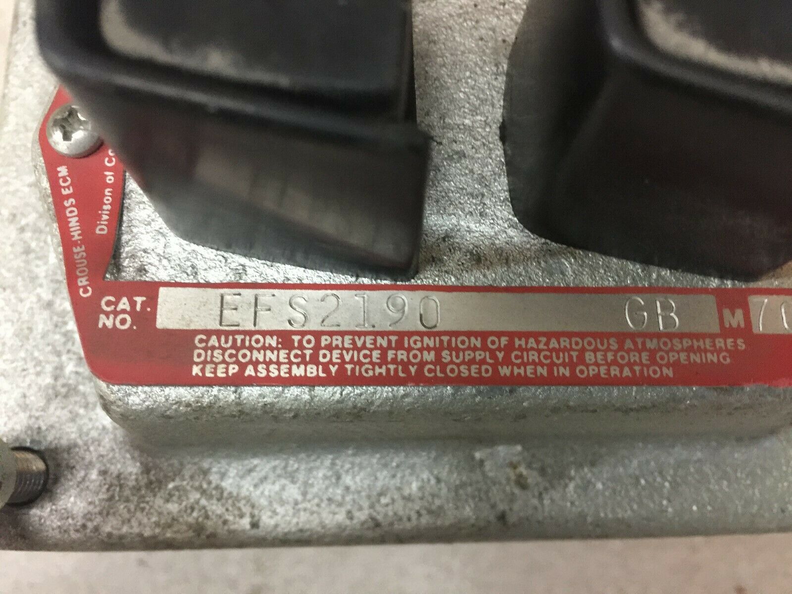 NEW NO BOX CROUSE HINDS HAZARDOUS LOCATION PUSHBUTTON STATION EFS2190