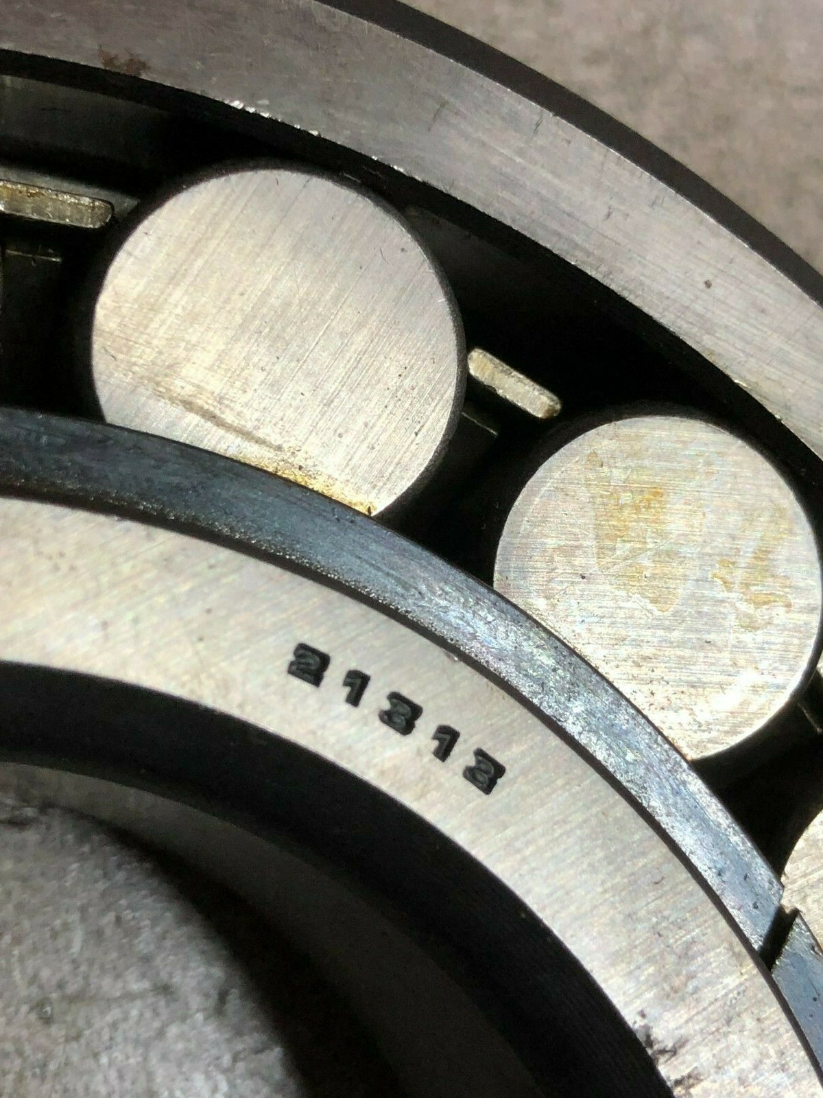 NEW NO BOX SNR ROLLER BEARING 21313 F32