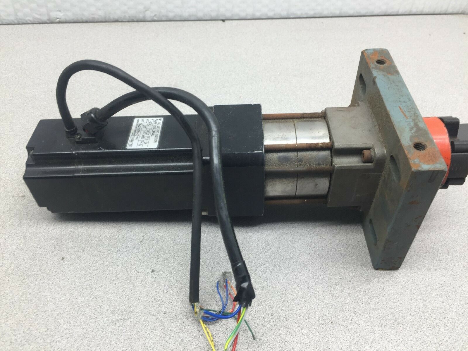 USED YASKAWA AC SERVO MOTOR AND PLANETARY GEARHEAD SGM-04U3B4L/ 34-511-271-3963