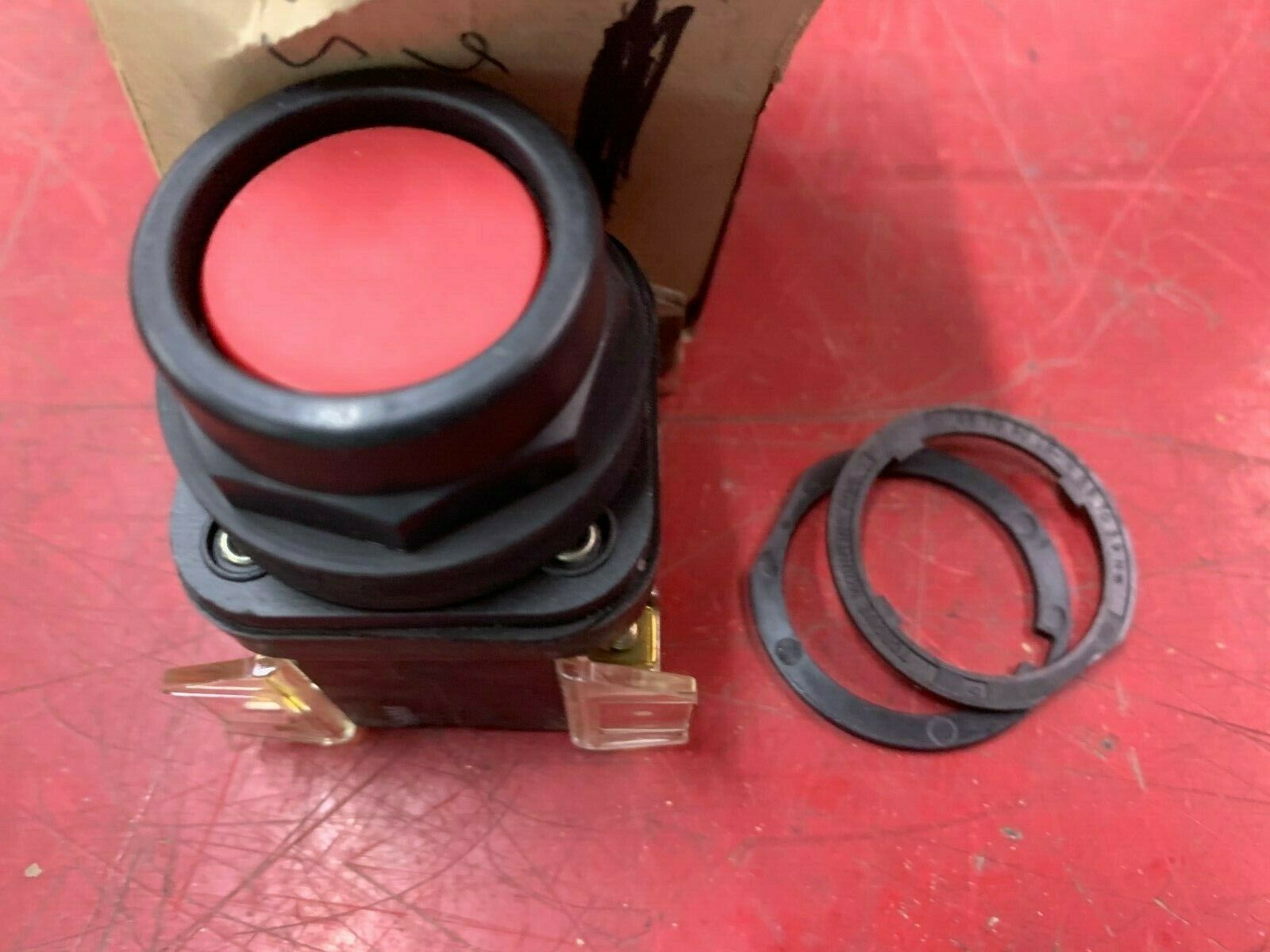 NEW IN BOX ALLEN BRADLEY RED PUSHBUTTON 800H-GR6B SERIES F