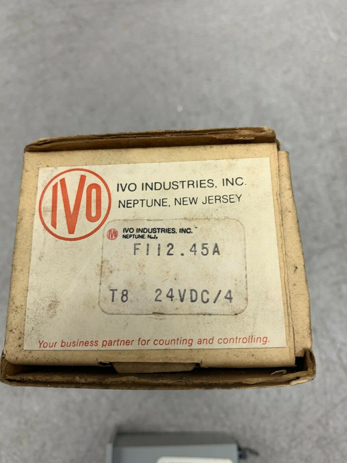 NEW IN BOX IVO 24VDC COUNTER F112.45A