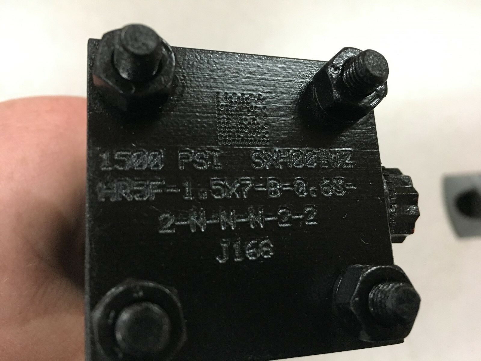 NEW NO BOX EATON HYDRO-LINE CYLINDER HR5F-1.5X7-B-0.63-2-N-N-N-2-2