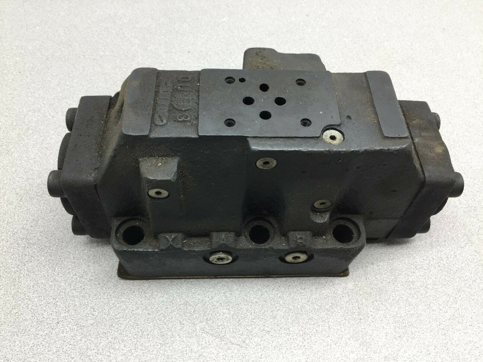 NEW NO BOX VICKERS DIRECTIONAL CONTROL VALVE DG5S-8-2A-T-M-FW-B5-30