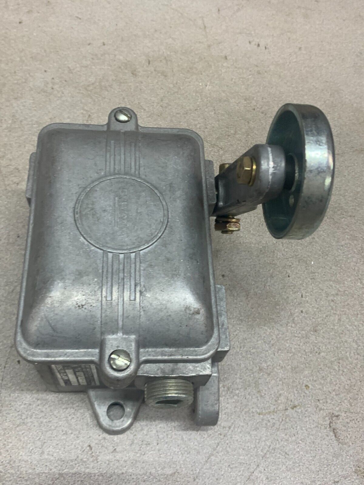 NEW NO BOX JOSLYN CLARK HEAVY DUTY LIMIT SWITCH HLLA-2 WITH A102-302347 ARM