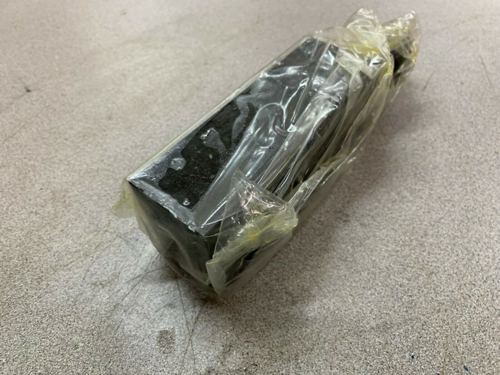 NEW NO BOX DAIRN HYDRAULIC VALVE J-MR-02P-3-60