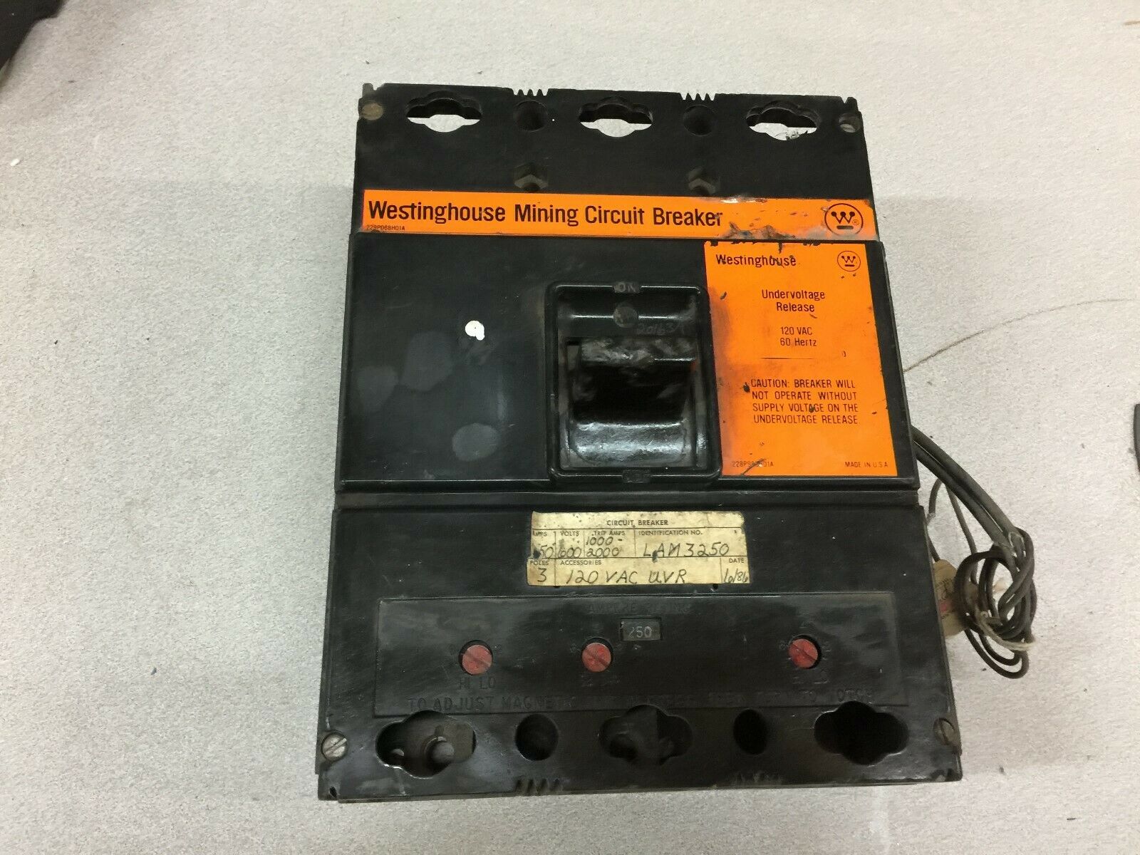USED WESTINGHOUSE 250AMP 3POLE 600VAC 120VAC UVR 1000-2000TRIP BREAKER LAM3250