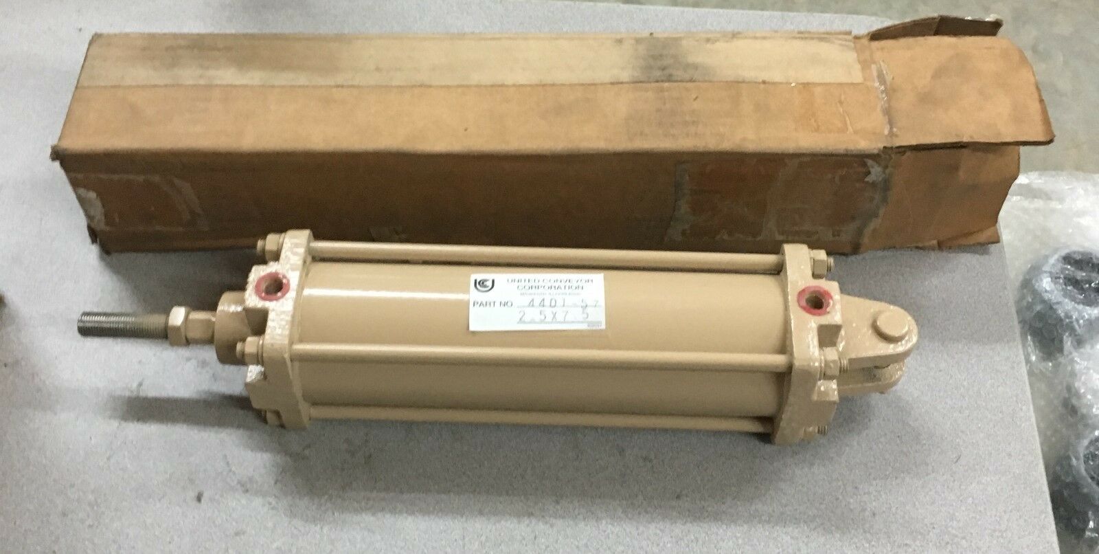 NEW IN BOX UNITED CONVEYOR 2-1/2" X 7-1/2" PNEUMATIC CYLINDER 4401-57
