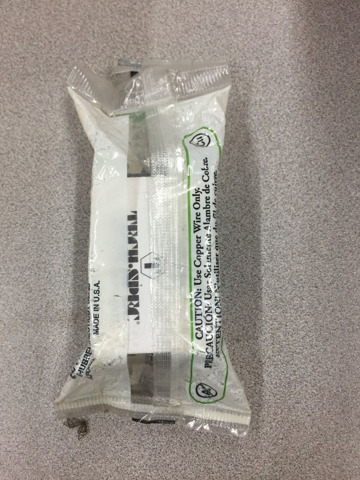 NEW IN PACKAGE TECH SPEC LOCKING RECEPTACLE 71930 FR